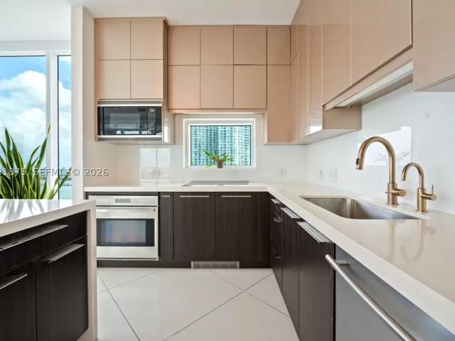 3-bedroom condo for sale in Miami - 2020 N Bayshore Dr 2502 - MondialRealty