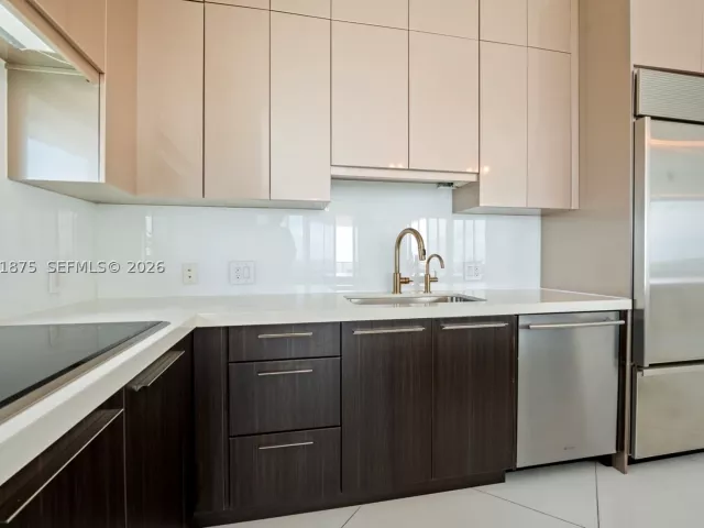 3-bedroom condo for sale in Miami - 2020 N Bayshore Dr 2502 - MondialRealty
