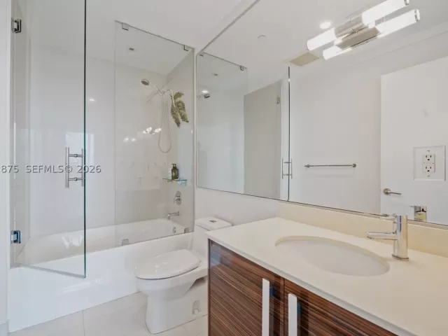3-bedroom condo for sale in Miami - 2020 N Bayshore Dr 2502 - MondialRealty