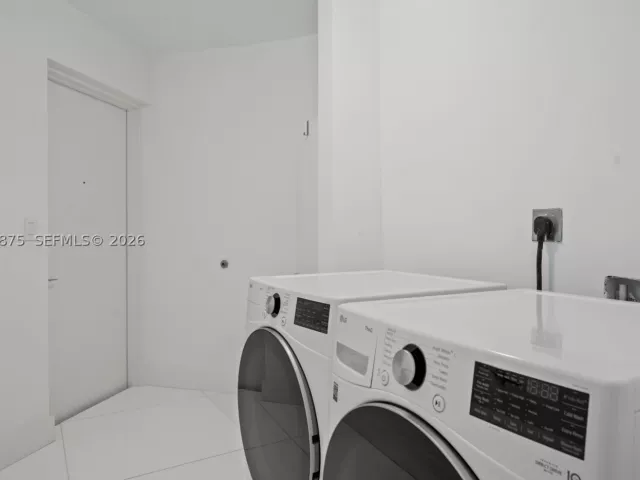 3-bedroom condo for sale in Miami - 2020 N Bayshore Dr 2502 - MondialRealty