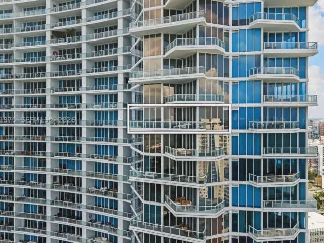 3-bedroom condo for sale in Miami - 2020 N Bayshore Dr 2502 - MondialRealty
