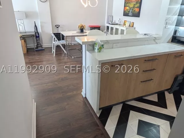 2-bedroom condo for rent in Miami Beach - 1500 Bay Rd 822S - MondialRealty