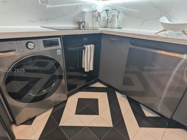 2-bedroom condo for rent in Miami Beach - 1500 Bay Rd 822S - MondialRealty