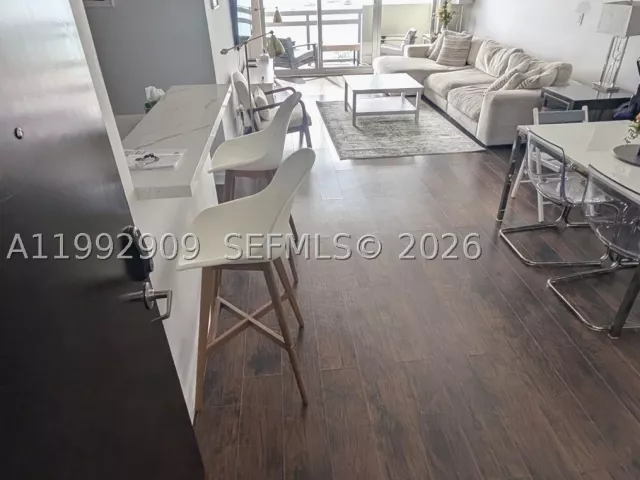 2-bedroom condo for rent in Miami Beach - 1500 Bay Rd 822S - MondialRealty