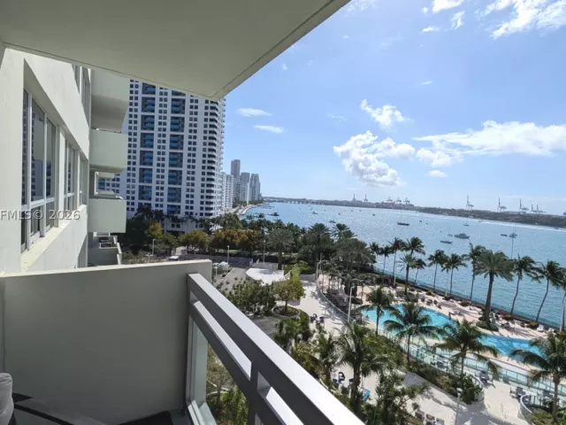 2-bedroom condo for rent in Miami Beach - 1500 Bay Rd 822S - MondialRealty