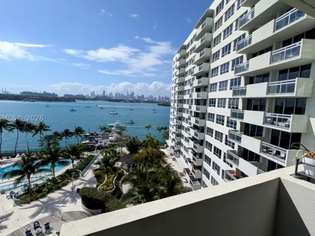 2-bedroom condo for rent in Miami Beach - 1500 Bay Rd 822S - MondialRealty