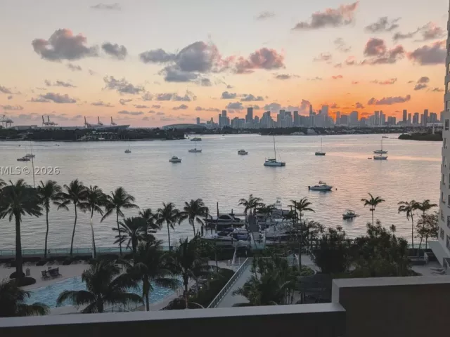 2-bedroom condo for rent in Miami Beach - 1500 Bay Rd 822S - MondialRealty