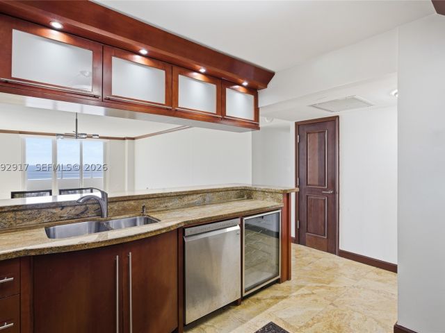 2-bedroom condo for rent in Miami Beach - 5555 Collins Ave 12N - MondialRealty