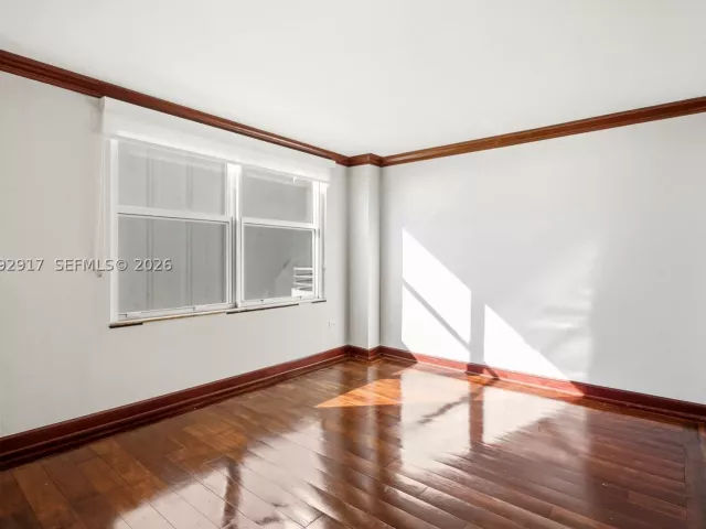 2-bedroom condo for rent in Miami Beach - 5555 Collins Ave 12N - MondialRealty