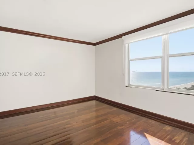 2-bedroom condo for rent in Miami Beach - 5555 Collins Ave 12N - MondialRealty
