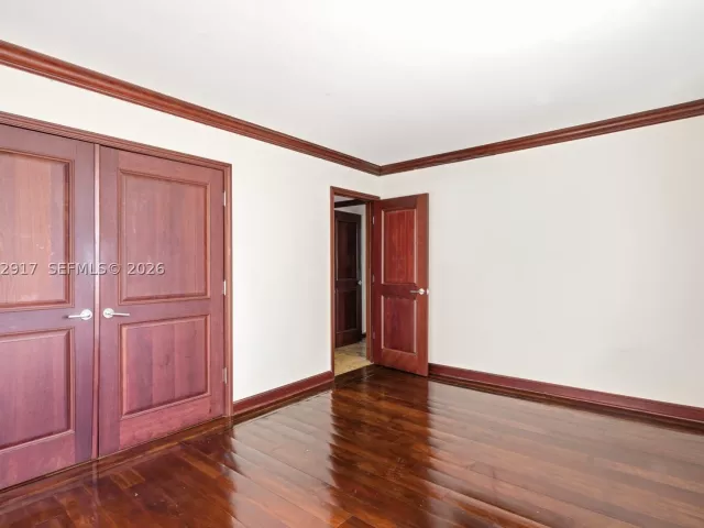 2-bedroom condo for rent in Miami Beach - 5555 Collins Ave 12N - MondialRealty