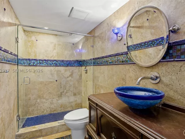 2-bedroom condo for rent in Miami Beach - 5555 Collins Ave 12N - MondialRealty