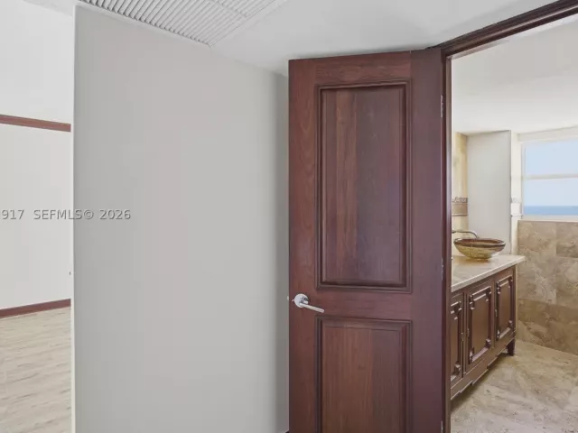 2-bedroom condo for rent in Miami Beach - 5555 Collins Ave 12N - MondialRealty
