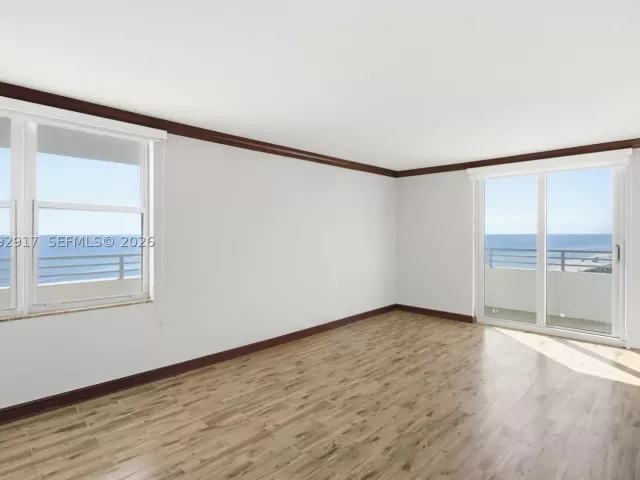 2-bedroom condo for rent in Miami Beach - 5555 Collins Ave 12N - MondialRealty