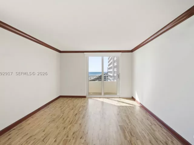 2-bedroom condo for rent in Miami Beach - 5555 Collins Ave 12N - MondialRealty