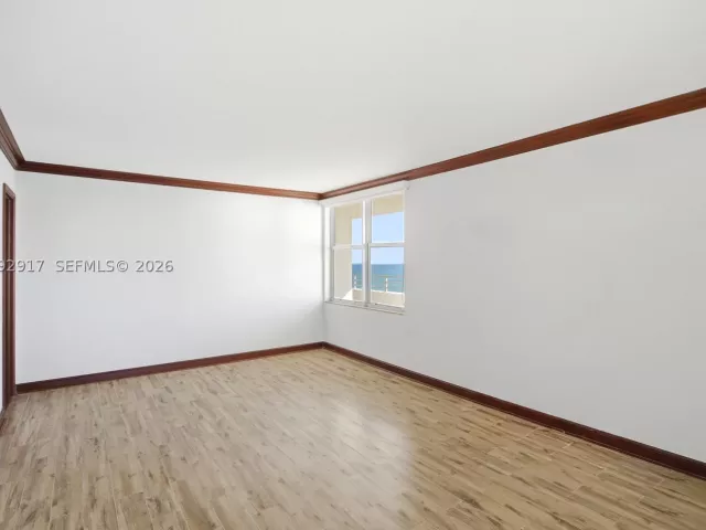 2-bedroom condo for rent in Miami Beach - 5555 Collins Ave 12N - MondialRealty
