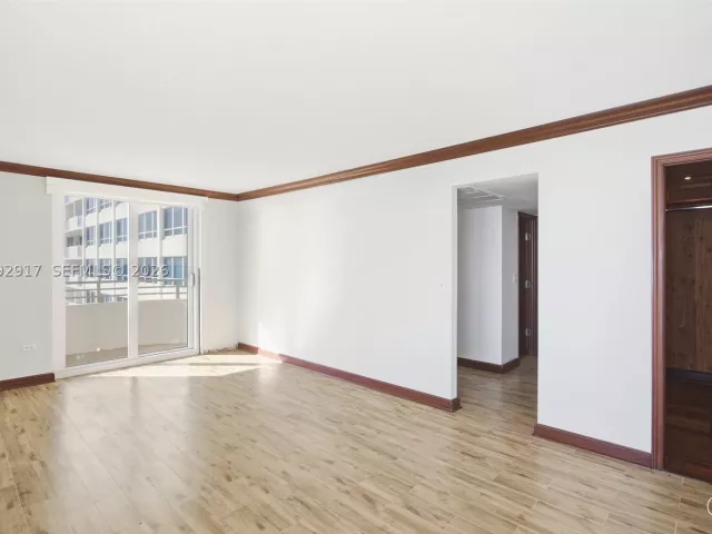 2-bedroom condo for rent in Miami Beach - 5555 Collins Ave 12N - MondialRealty