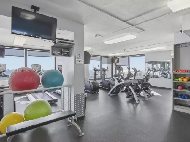 2-bedroom condo for rent in Miami Beach - 5555 Collins Ave 12N - MondialRealty