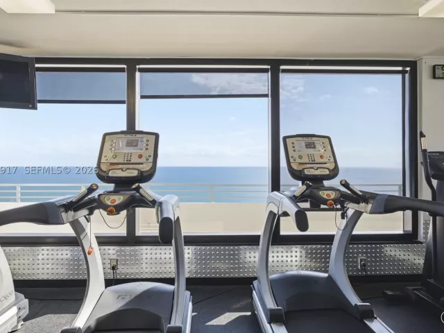 2-bedroom condo for rent in Miami Beach - 5555 Collins Ave 12N - MondialRealty