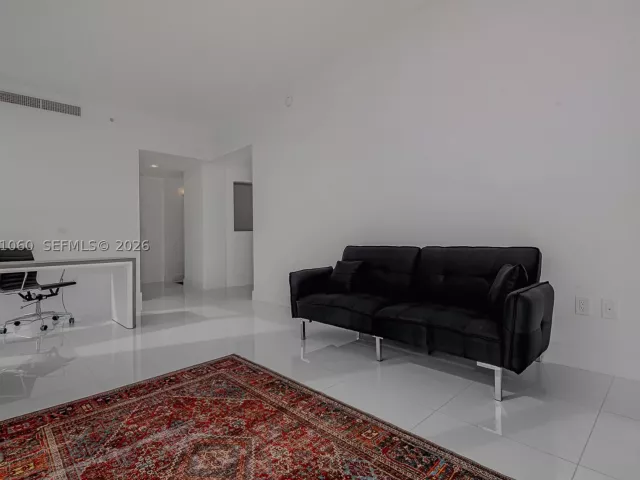 3-bedroom condo for sale in Miami - 244 Biscayne Blvd UPH-4907 - MondialRealty