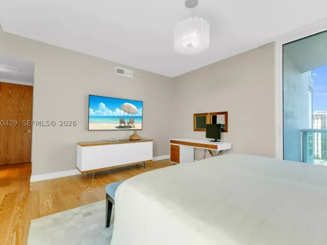 3-bedroom condo for sale in Aventura - 19400 Turnberry Way 2011 - MondialRealty