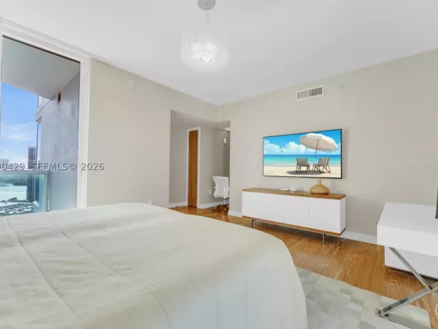 3-bedroom condo for sale in Aventura - 19400 Turnberry Way 2011 - MondialRealty