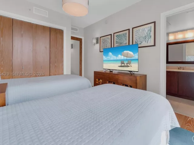 3-bedroom condo for sale in Aventura - 19400 Turnberry Way 2011 - MondialRealty