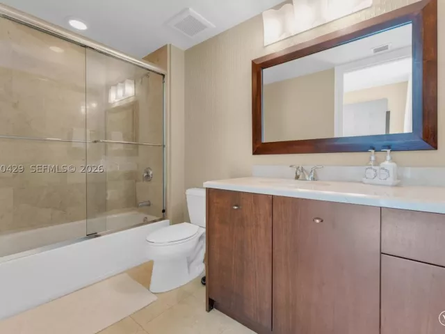 3-bedroom condo for sale in Aventura - 19400 Turnberry Way 2011 - MondialRealty