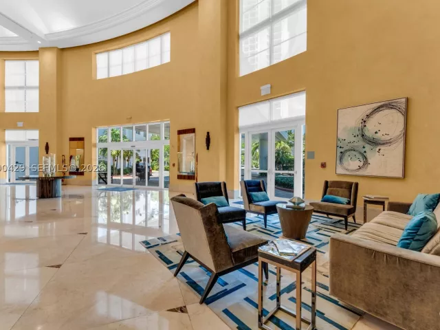 3-bedroom condo for sale in Aventura - 19400 Turnberry Way 2011 - MondialRealty