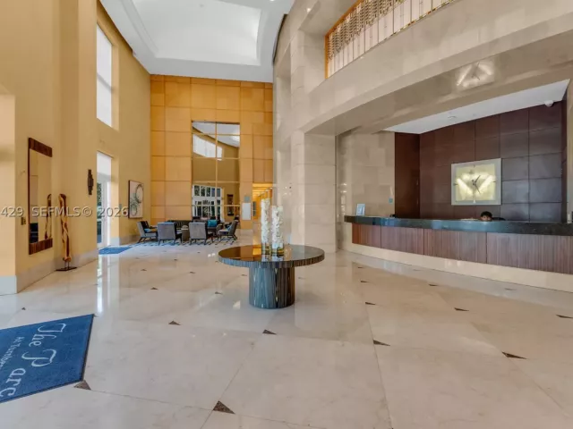 3-bedroom condo for sale in Aventura - 19400 Turnberry Way 2011 - MondialRealty