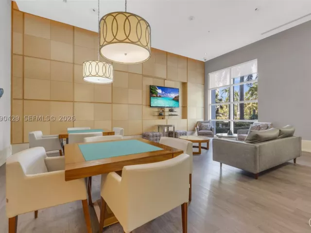 3-bedroom condo for sale in Aventura - 19400 Turnberry Way 2011 - MondialRealty