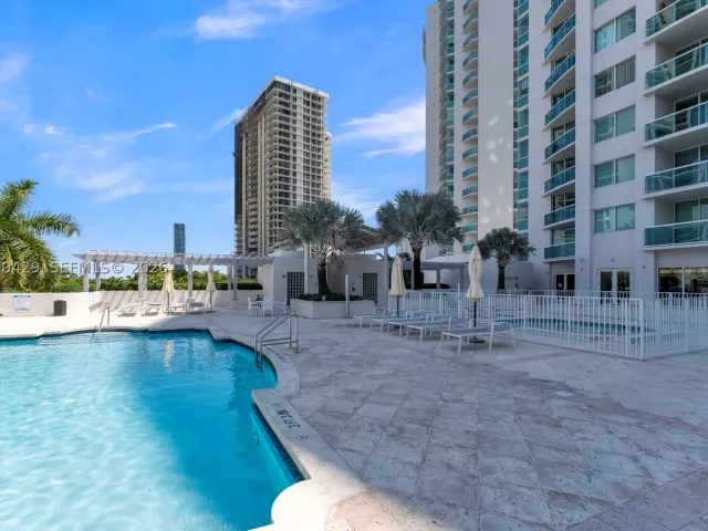 3-bedroom condo for sale in Aventura - 19400 Turnberry Way 2011 - MondialRealty