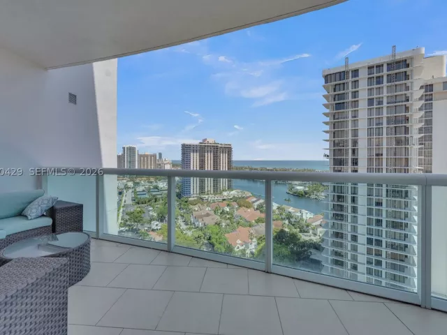 3-bedroom condo for sale in Aventura - 19400 Turnberry Way 2011 - MondialRealty