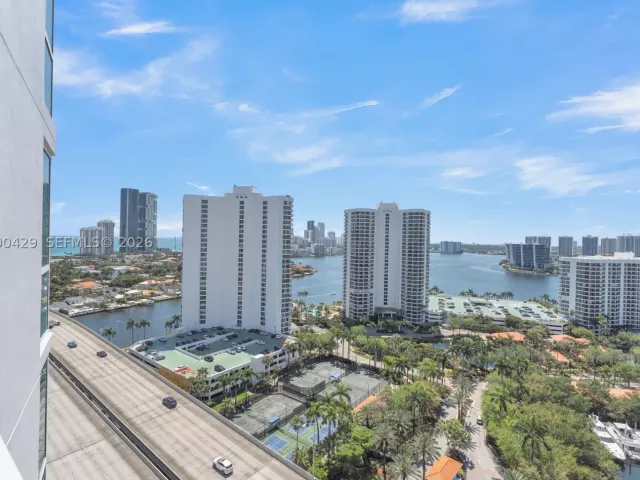 3-bedroom condo for sale in Aventura - 19400 Turnberry Way 2011 - MondialRealty