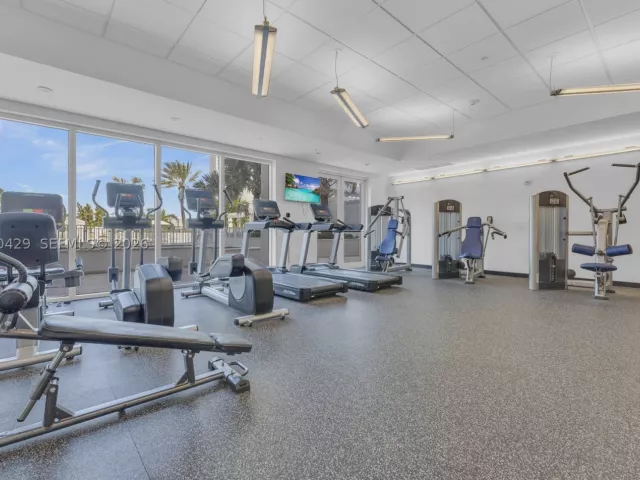 3-bedroom condo for sale in Aventura - 19400 Turnberry Way 2011 - MondialRealty