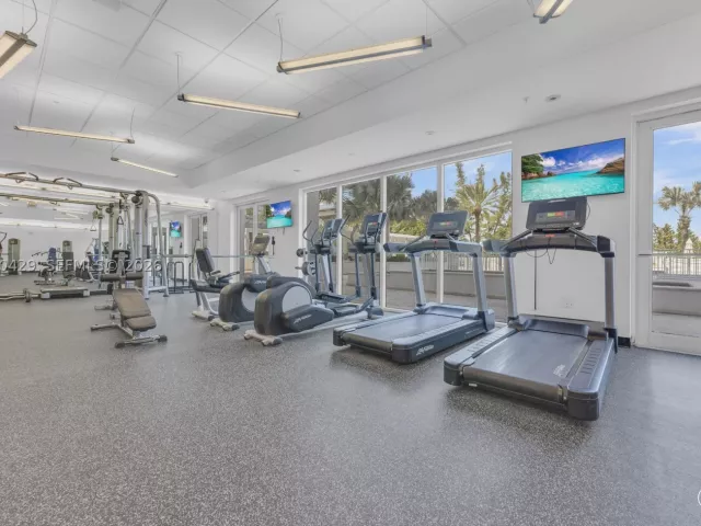 3-bedroom condo for sale in Aventura - 19400 Turnberry Way 2011 - MondialRealty