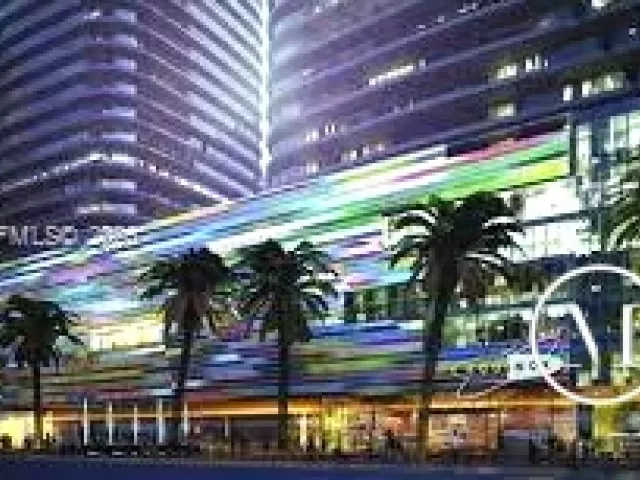 1-bedroom condo for rent in Miami - 55 SW 9th St 1905 - MondialRealty