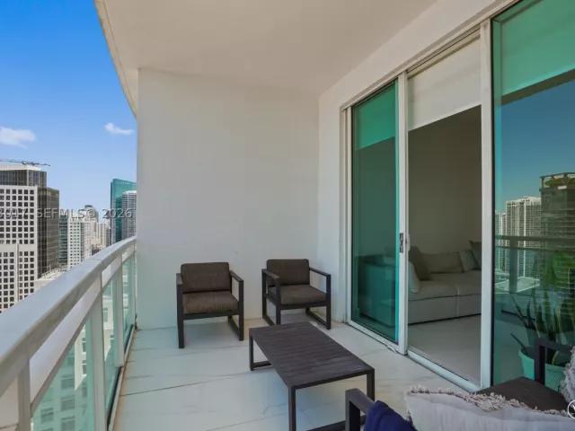 1-bedroom condo for sale in Miami - 950 Brickell Bay Dr 4101 - MondialRealty