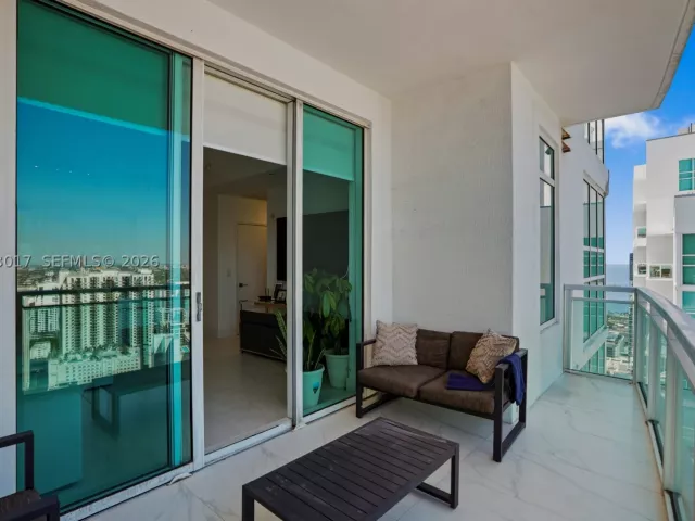 1-bedroom condo for sale in Miami - 950 Brickell Bay Dr 4101 - MondialRealty