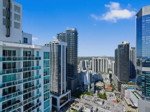 1-bedroom condo for sale in Miami - 950 Brickell Bay Dr 4101 - MondialRealty