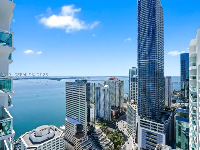 1-bedroom condo for sale in Miami - 950 Brickell Bay Dr 4101 - MondialRealty