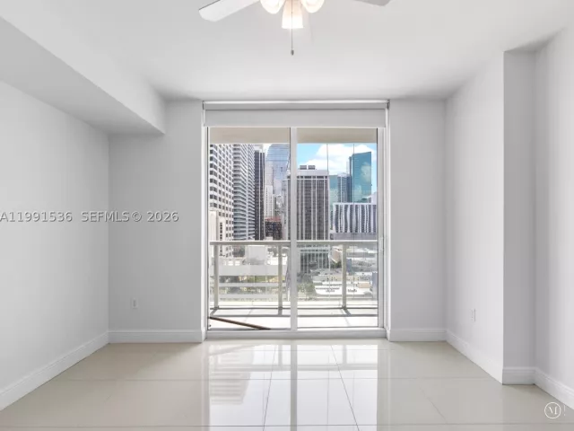 1-bedroom condo for sale in Miami - 244 Biscayne Blvd 1605 - MondialRealty