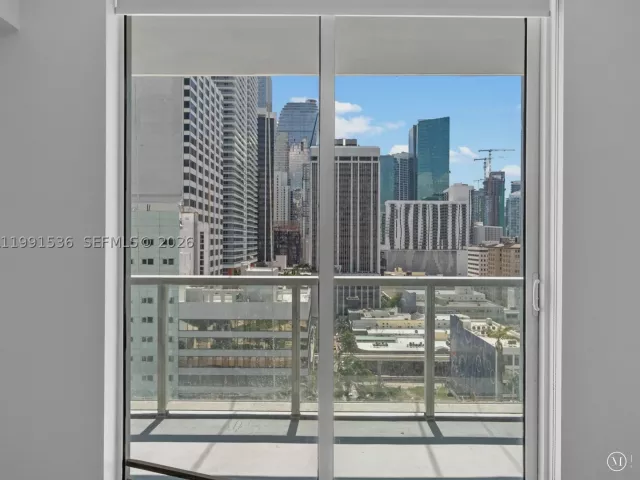 1-bedroom condo for sale in Miami - 244 Biscayne Blvd 1605 - MondialRealty