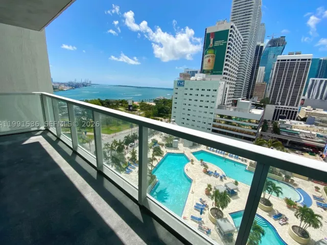 1-bedroom condo for sale in Miami - 244 Biscayne Blvd 1605 - MondialRealty
