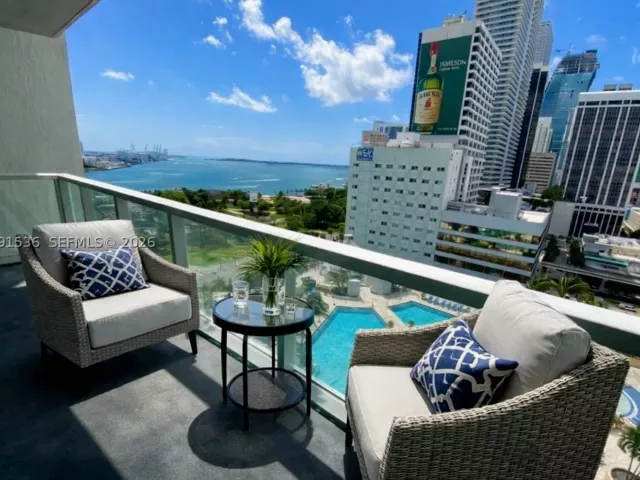 1-bedroom condo for sale in Miami - 244 Biscayne Blvd 1605 - MondialRealty