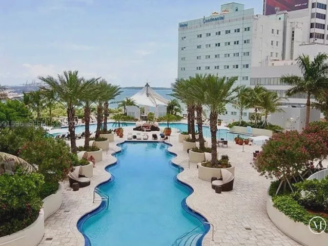 1-bedroom condo for sale in Miami - 244 Biscayne Blvd 1605 - MondialRealty