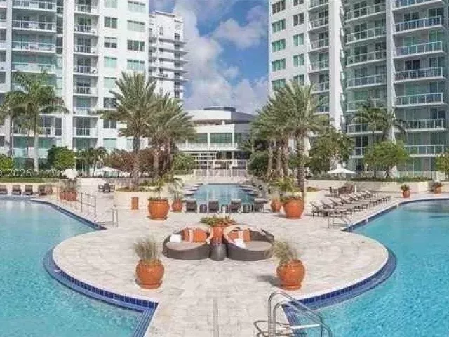 1-bedroom condo for sale in Miami - 244 Biscayne Blvd 1605 - MondialRealty