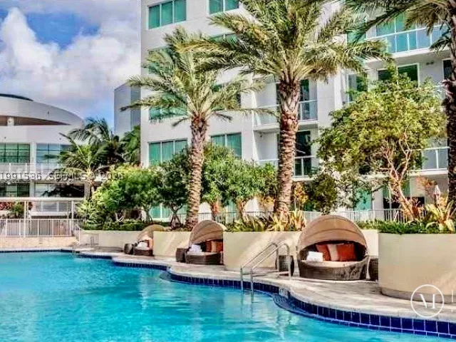 1-bedroom condo for sale in Miami - 244 Biscayne Blvd 1605 - MondialRealty