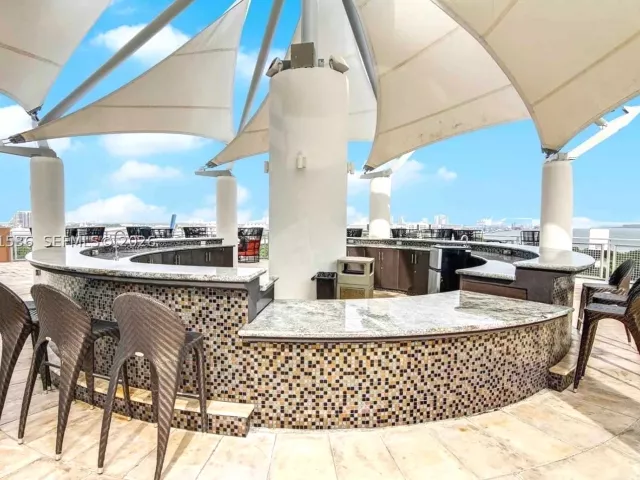 1-bedroom condo for sale in Miami - 244 Biscayne Blvd 1605 - MondialRealty