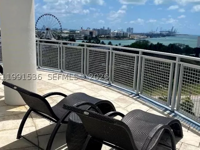 1-bedroom condo for sale in Miami - 244 Biscayne Blvd 1605 - MondialRealty